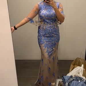 IZE & FIT:

• Fits true to size, order your normal size